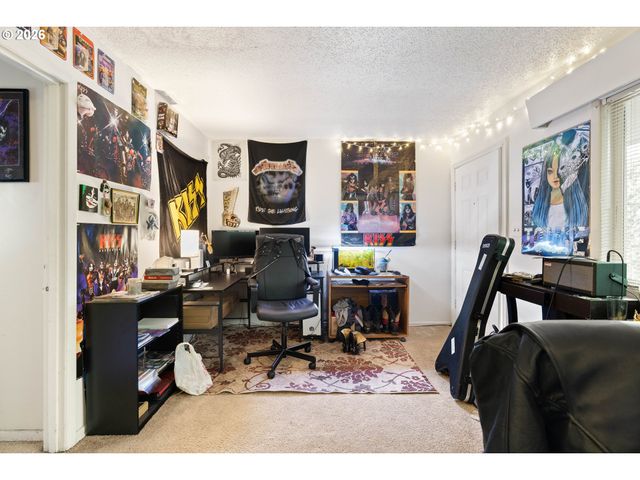 5730 Se CENTER St, Portland, OR 97206