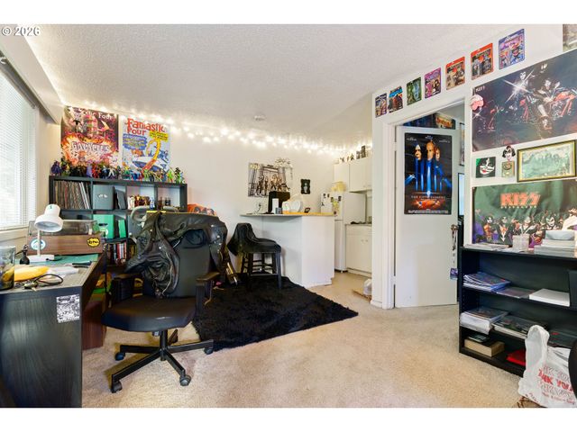 5730 Se CENTER St, Portland, OR 97206