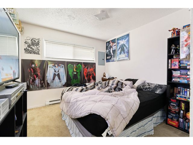 5730 Se CENTER St, Portland, OR 97206