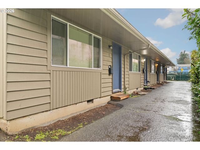 5730 Se CENTER St, Portland, OR 97206