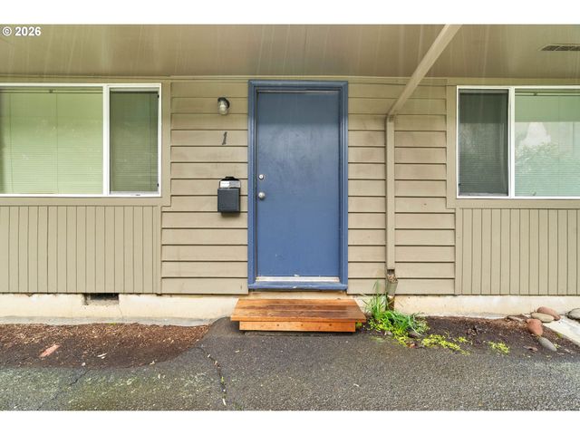 5730 Se CENTER St, Portland, OR 97206