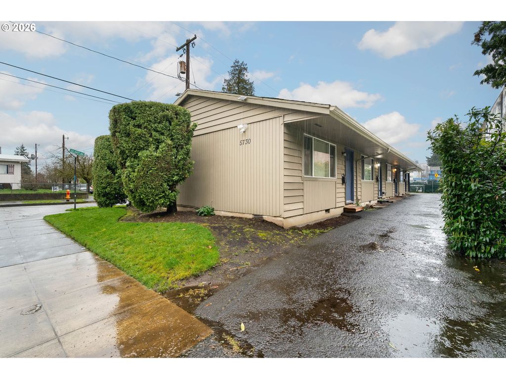 5730 Se CENTER St, Portland, OR 97206