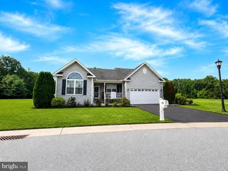 137 WATERS EDGE DR, Dover, DE 19904