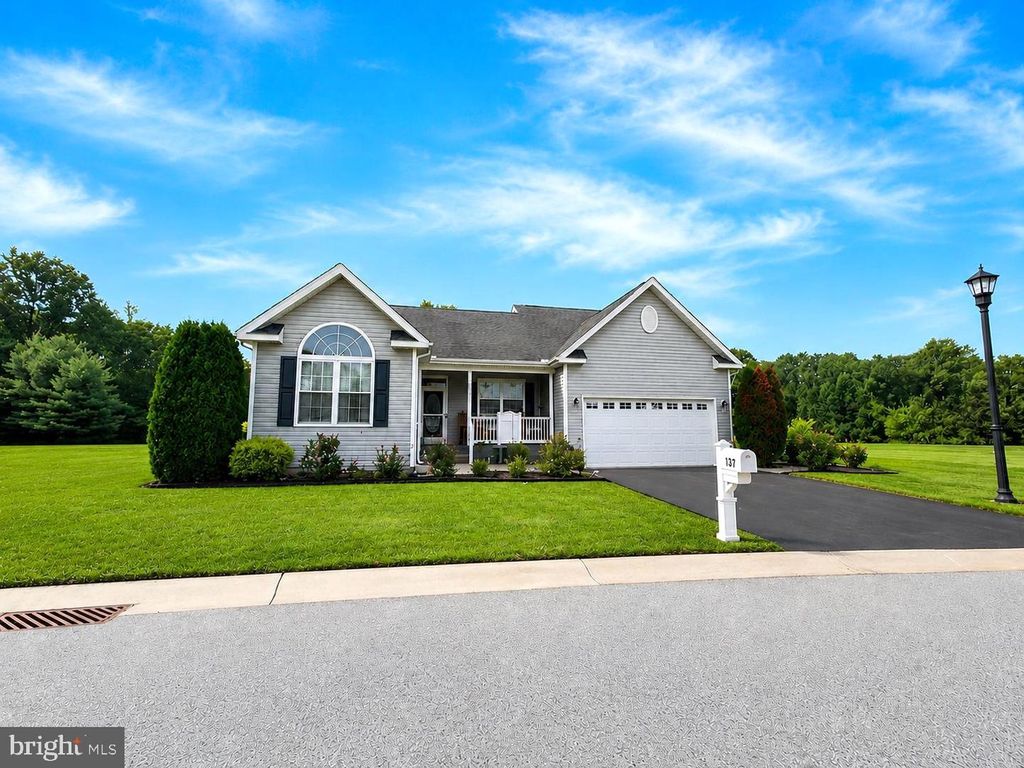 137 WATERS EDGE DR, Dover, DE 19904