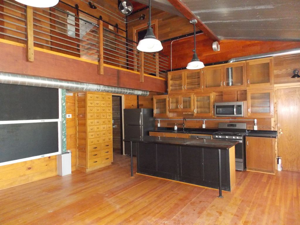 Image 26 of property listing at 223 N BROADWAY Street, Centralia, IL 62801