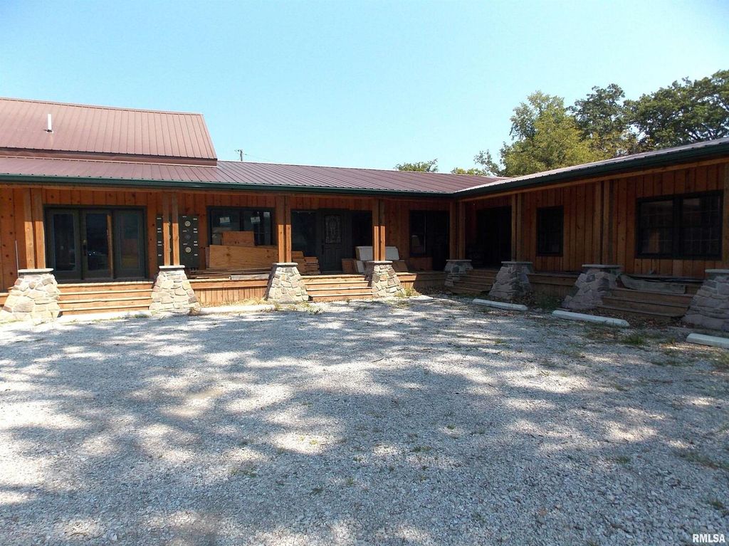 Image 4 of property listing at 223 N BROADWAY Street, Centralia, IL 62801