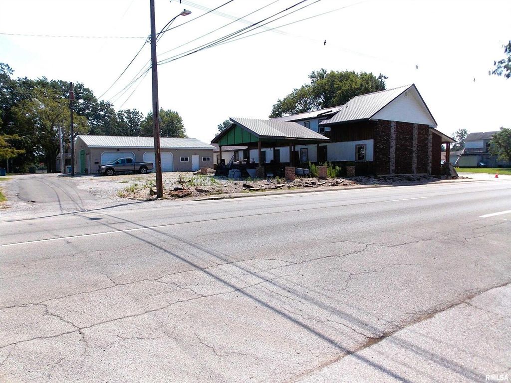 Image 7 of property listing at 223 N BROADWAY Street, Centralia, IL 62801