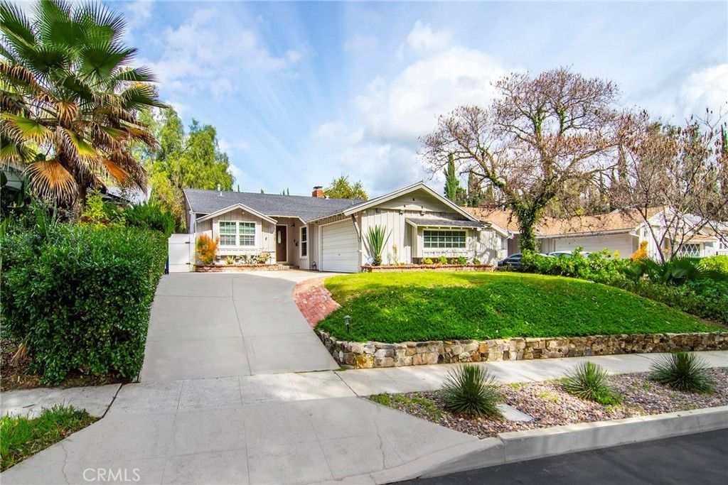 Image 1 of property listing at 22029 Mulholland Way, Woodland Hills, CA 91364