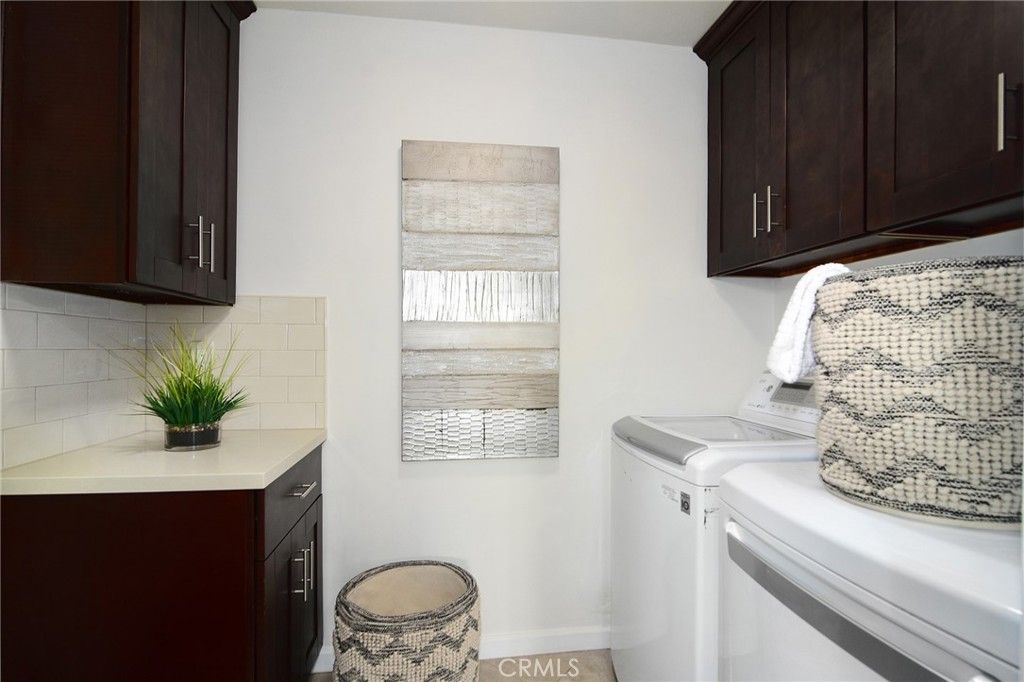 Image 13 of property listing at 22029 Mulholland Way, Woodland Hills, CA 91364