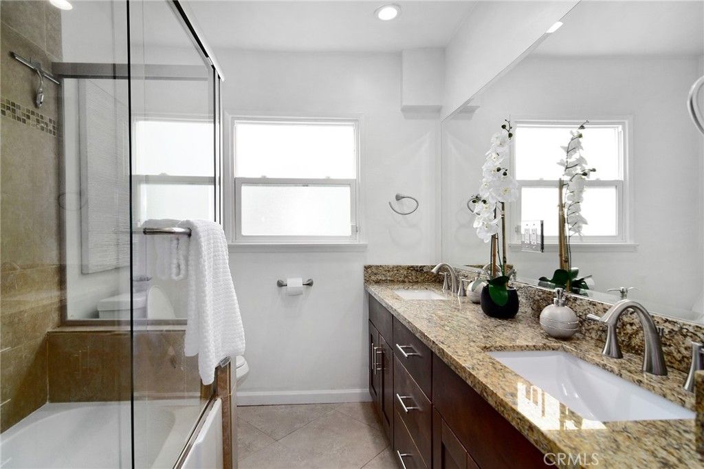 Image 16 of property listing at 22029 Mulholland Way, Woodland Hills, CA 91364