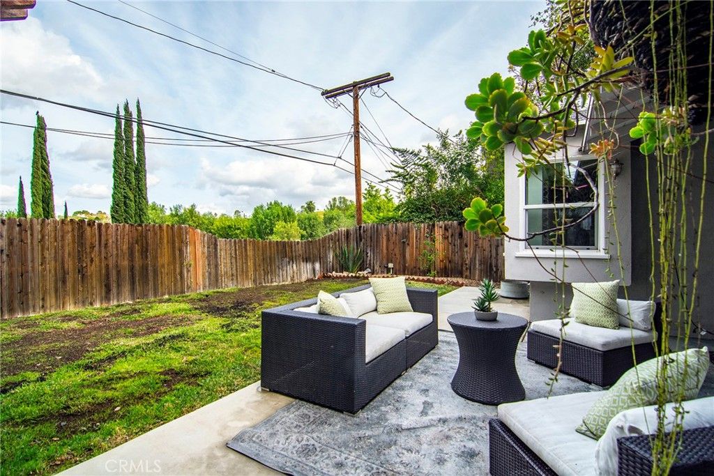 Image 22 of property listing at 22029 Mulholland Way, Woodland Hills, CA 91364