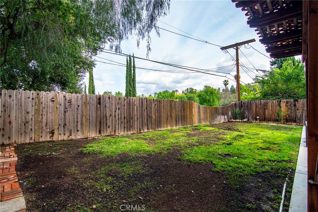 Image 24 of property listing at 22029 Mulholland Way, Woodland Hills, CA 91364