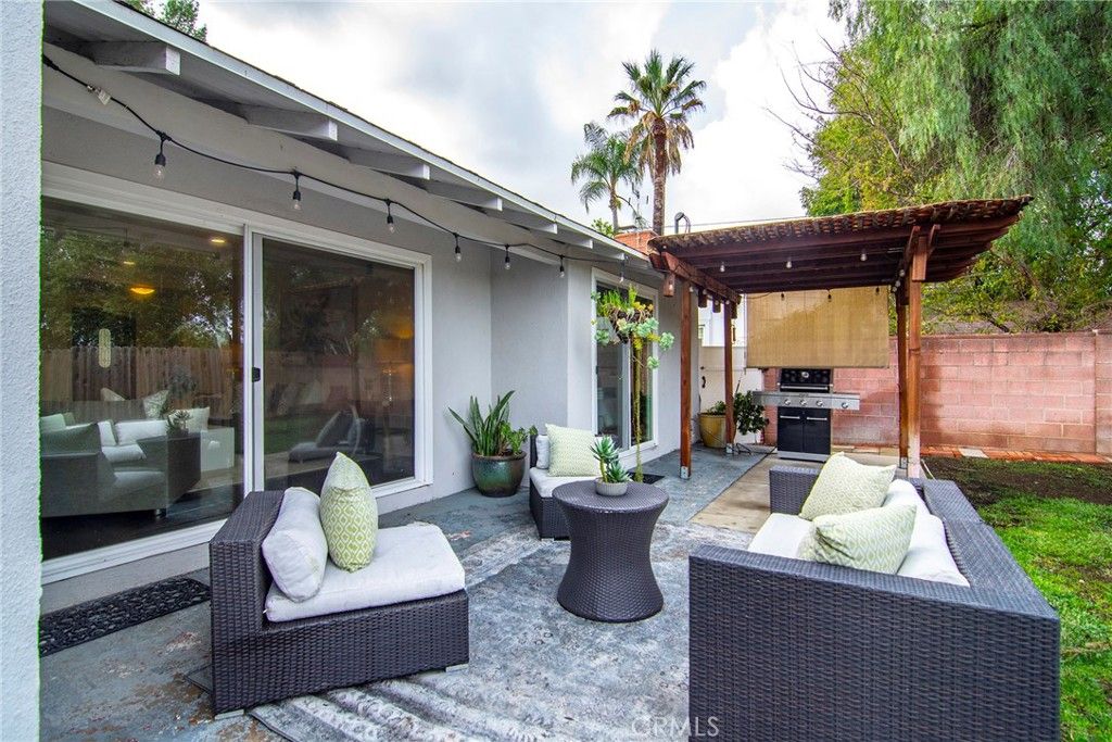 Image 25 of property listing at 22029 Mulholland Way, Woodland Hills, CA 91364