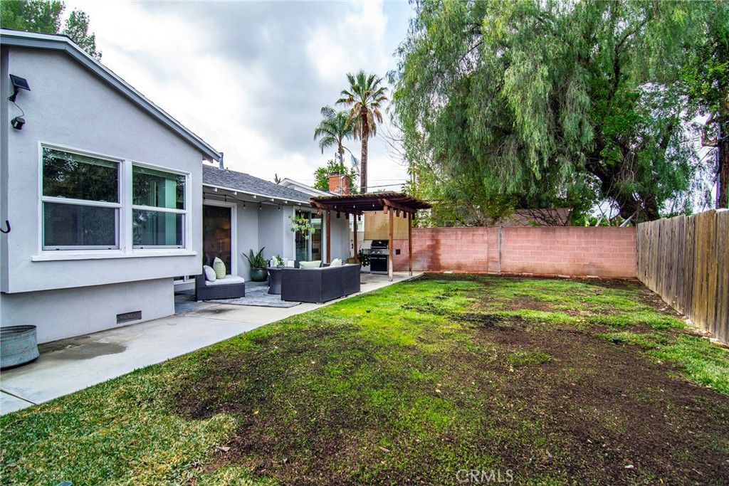 Image 26 of property listing at 22029 Mulholland Way, Woodland Hills, CA 91364