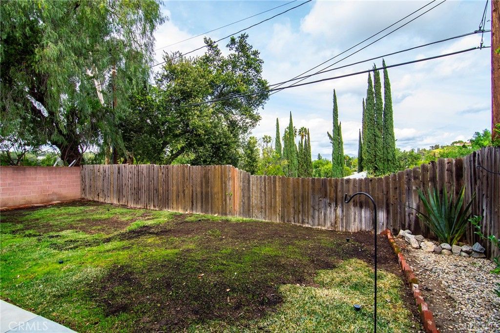 Image 27 of property listing at 22029 Mulholland Way, Woodland Hills, CA 91364