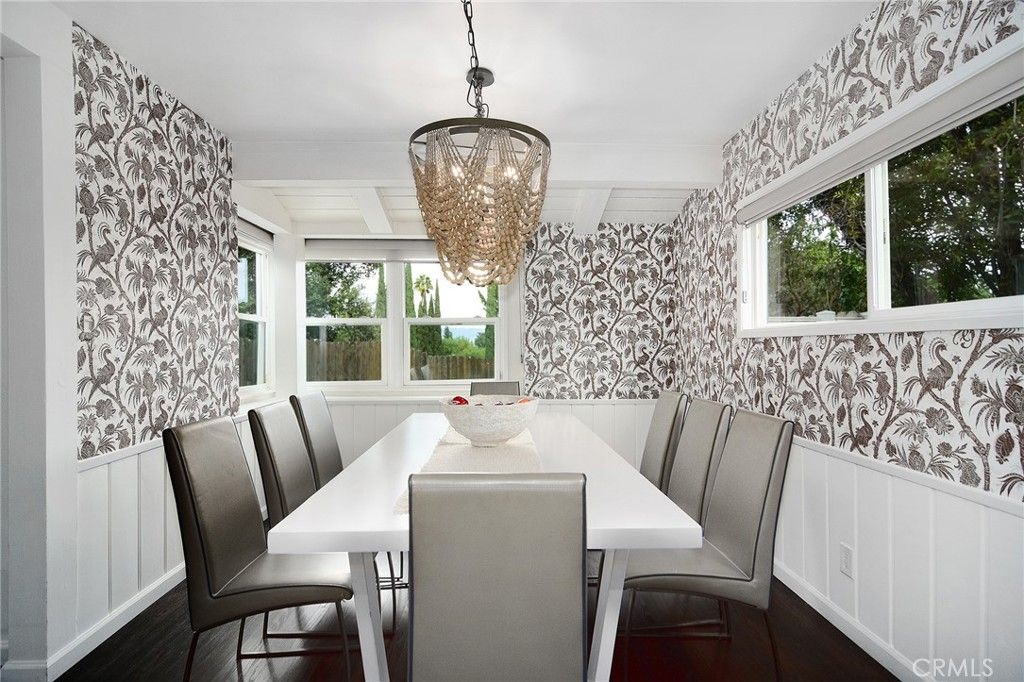 Image 7 of property listing at 22029 Mulholland Way, Woodland Hills, CA 91364