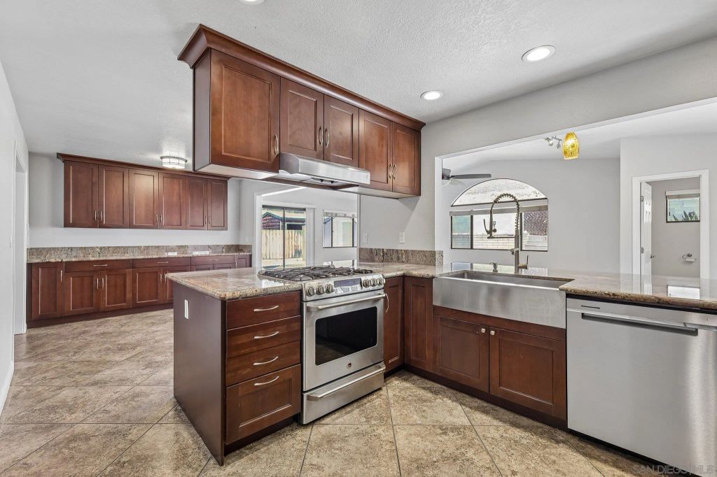 9308 Lake Canyon Rd, Santee, CA 92071