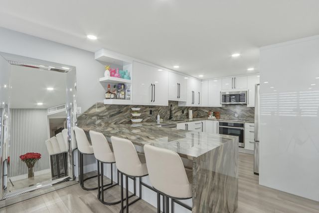 6039 Collins Avenue 609, Miami Beach, FL 33140