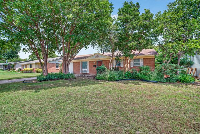 204 Island Drive, Richardson, TX 75081