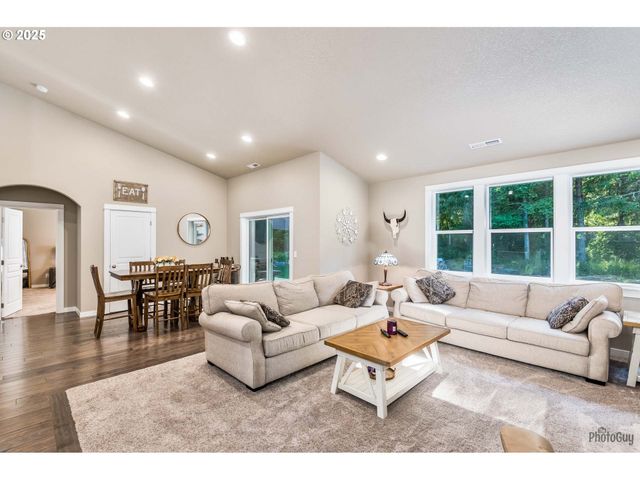 88454 SPROAT RANCH Rd, Veneta, OR 97487