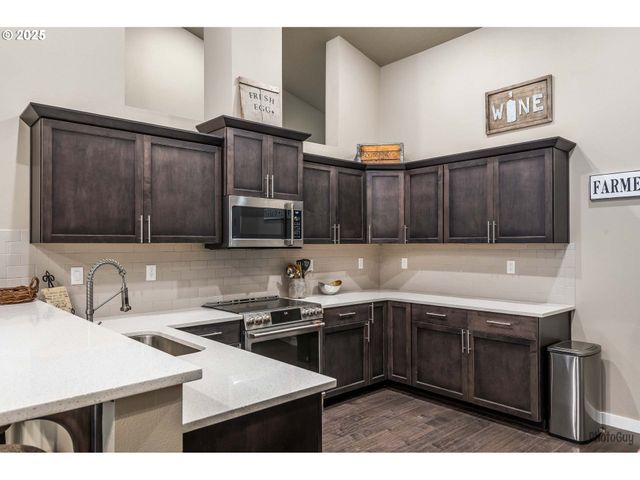 88454 SPROAT RANCH Rd, Veneta, OR 97487