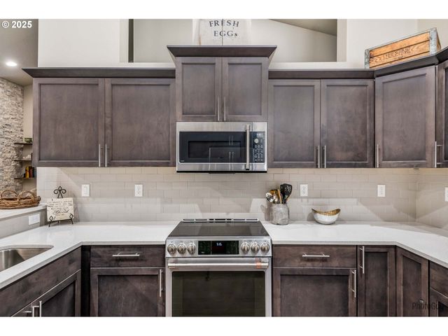 88454 SPROAT RANCH Rd, Veneta, OR 97487