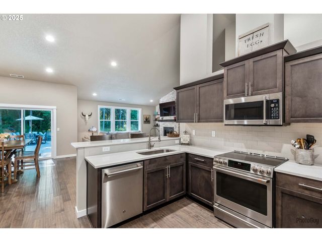 88454 SPROAT RANCH Rd, Veneta, OR 97487