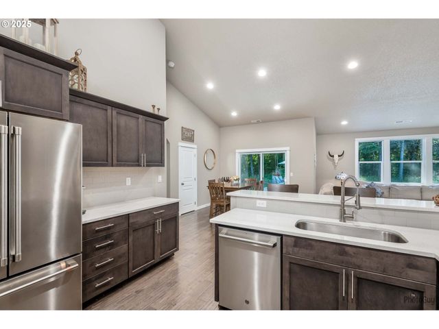 88454 SPROAT RANCH Rd, Veneta, OR 97487