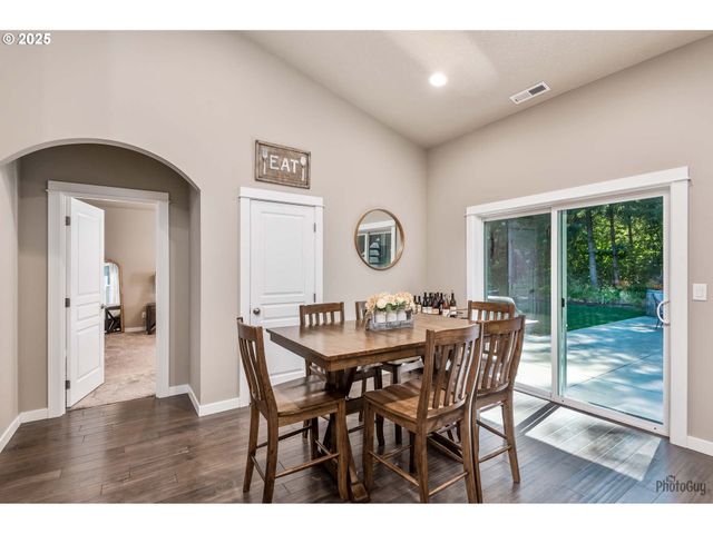 88454 SPROAT RANCH Rd, Veneta, OR 97487