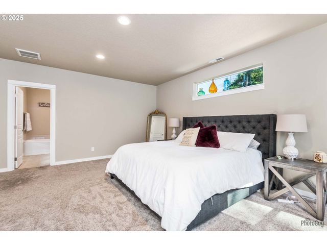 88454 SPROAT RANCH Rd, Veneta, OR 97487