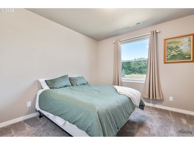 88454 SPROAT RANCH Rd, Veneta, OR 97487