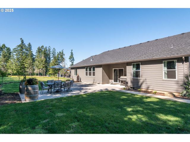 88454 SPROAT RANCH Rd, Veneta, OR 97487