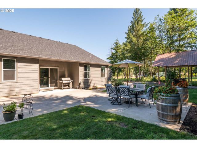 88454 SPROAT RANCH Rd, Veneta, OR 97487