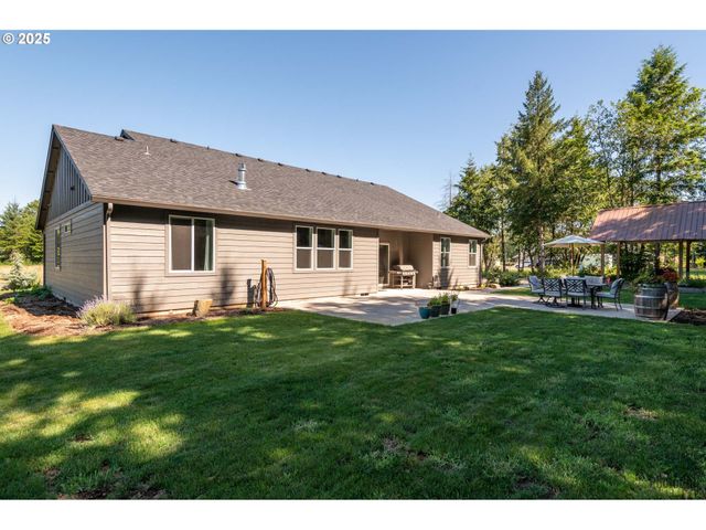 88454 SPROAT RANCH Rd, Veneta, OR 97487