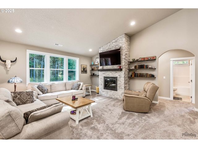 88454 SPROAT RANCH Rd, Veneta, OR 97487