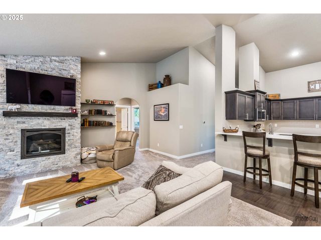 88454 SPROAT RANCH Rd, Veneta, OR 97487