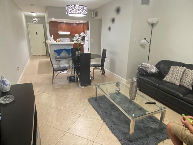 4374 NW 9th Avenue 17-3b, Deerfield Beach, FL 33064