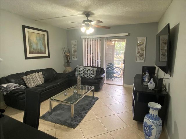 4374 NW 9th Avenue 17-3b, Deerfield Beach, FL 33064