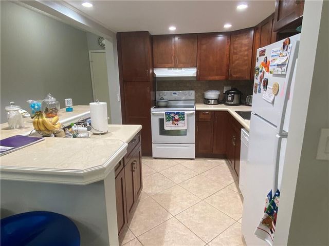 4374 NW 9th Avenue 17-3b, Deerfield Beach, FL 33064