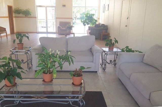 4374 NW 9th Avenue 17-3b, Deerfield Beach, FL 33064