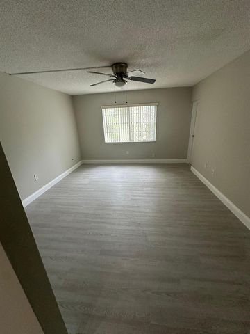 4374 NW 9th Avenue 17-3b, Deerfield Beach, FL 33064