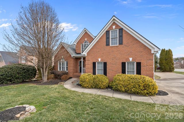132 Tenth Green Court, Statesville, NC 28677