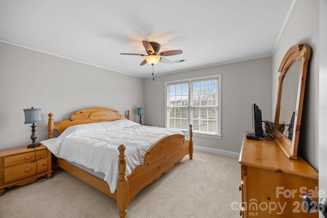 132 Tenth Green Court, Statesville, NC 28677