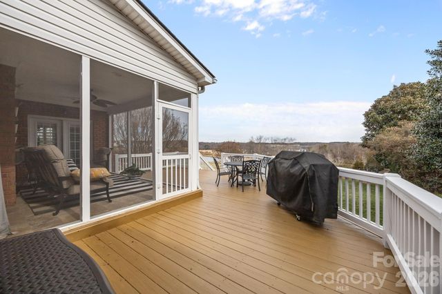 132 Tenth Green Court, Statesville, NC 28677