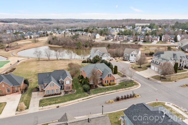 132 Tenth Green Court, Statesville, NC 28677