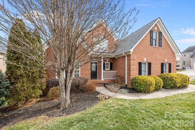 132 Tenth Green Court, Statesville, NC 28677