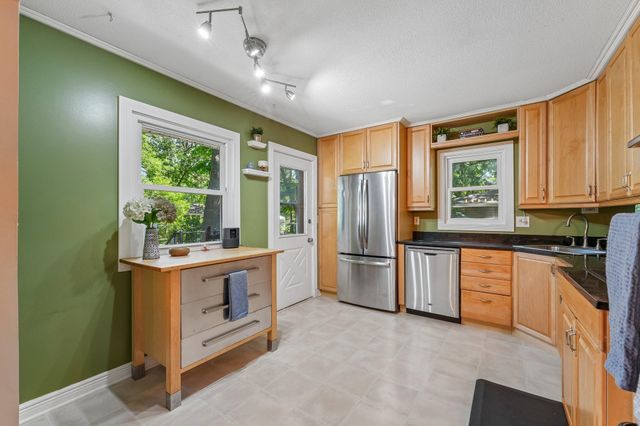 7132 Courtly Road, Woodbury, MN 55125