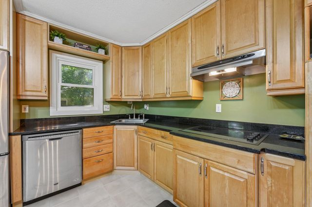 7132 Courtly Road, Woodbury, MN 55125