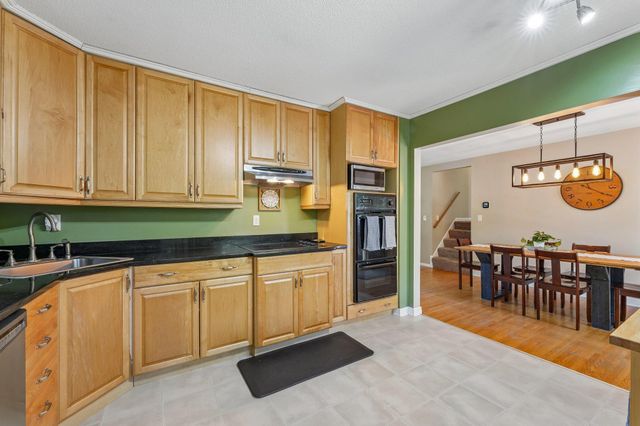 7132 Courtly Road, Woodbury, MN 55125