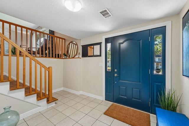 7132 Courtly Road, Woodbury, MN 55125